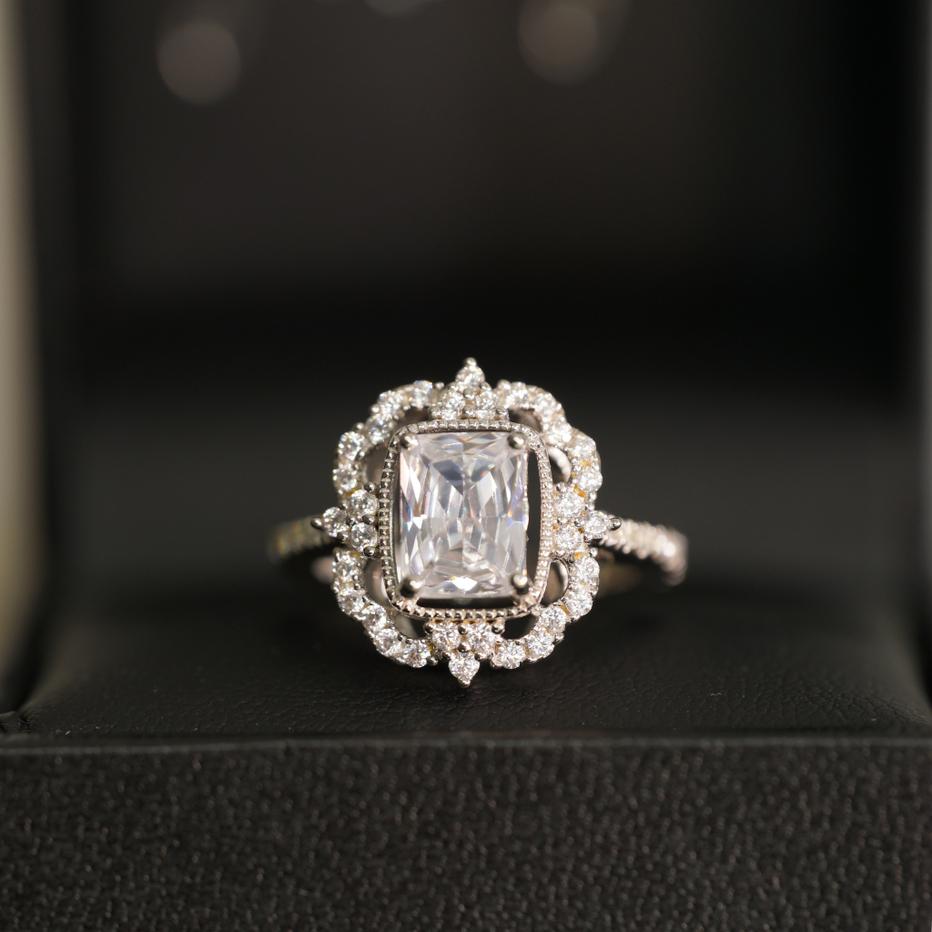 ROYAL CZ RING